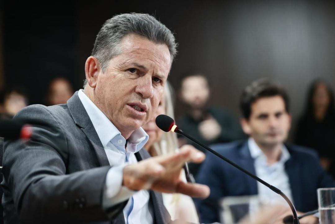 Policiais militares são presos e governador 