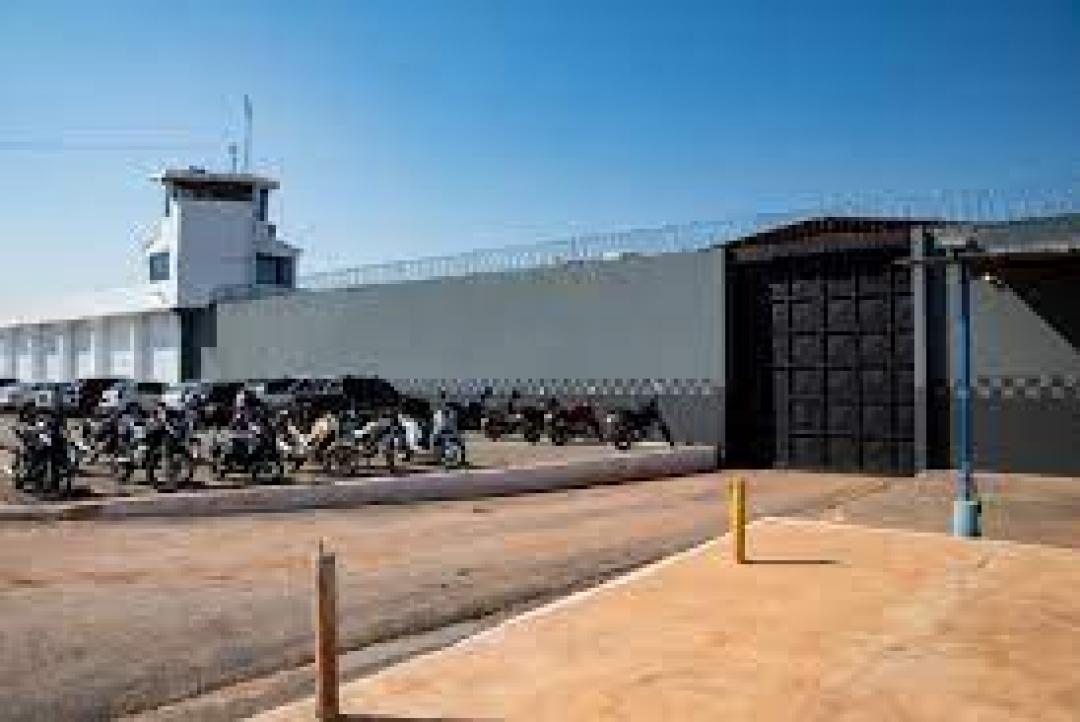 Advogado é flagrado tentando entregar pacote com fumo e chip em penitenciária de MT