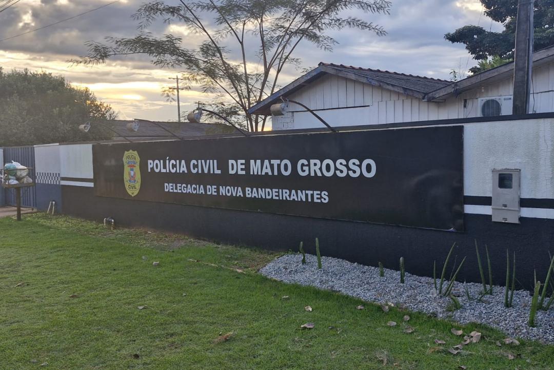 Mulher é presa após esfaquear companheiro