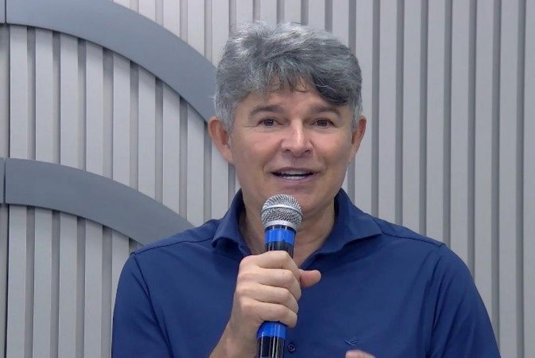 Em visita a Sinop, deputado rebate polêmica do Banco Master