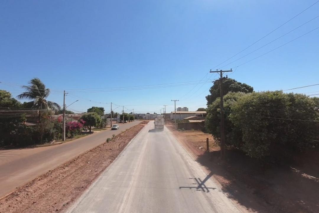 Prefeitura de Sinop conclui aplicação da capa asfáltica na Estrada Dalva e libera tráfego de veículos