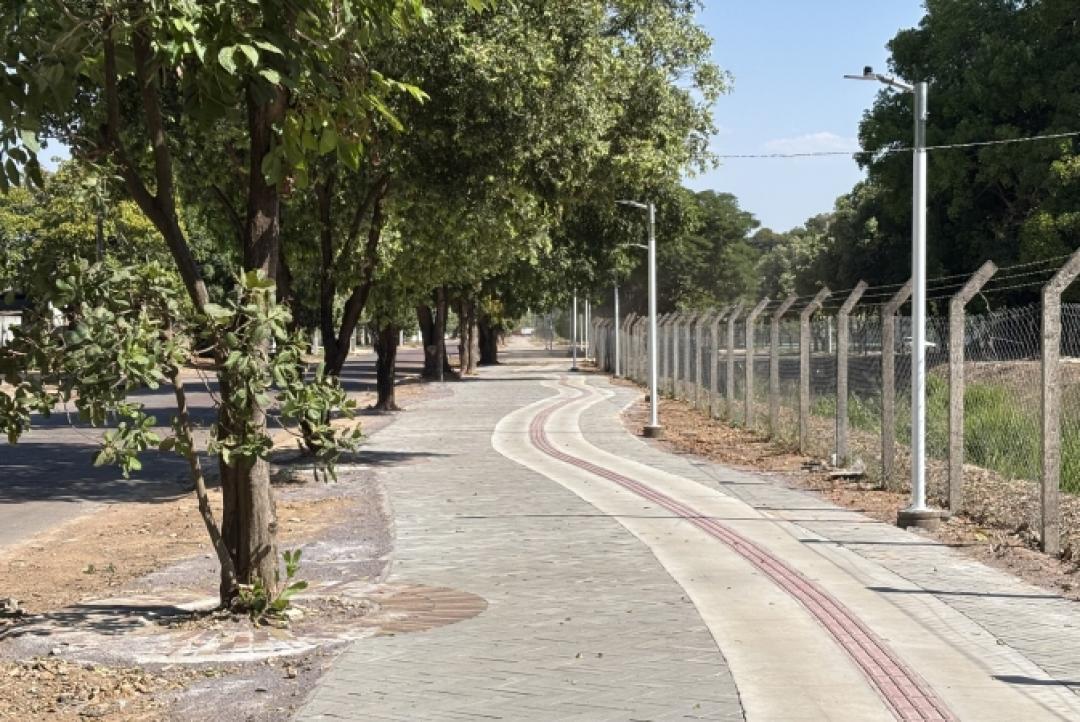 Prefeitura e Sinop Energia entregam nova calçada em frente ao Parque Florestal