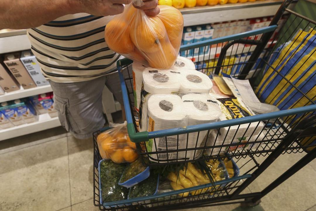 Cesta básica já compromete mais da metade do novo salário mínimo